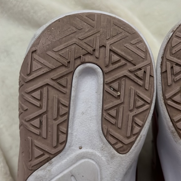 Nike Legend Essential 2
Women's Training Shoes - Picture 7 of 10